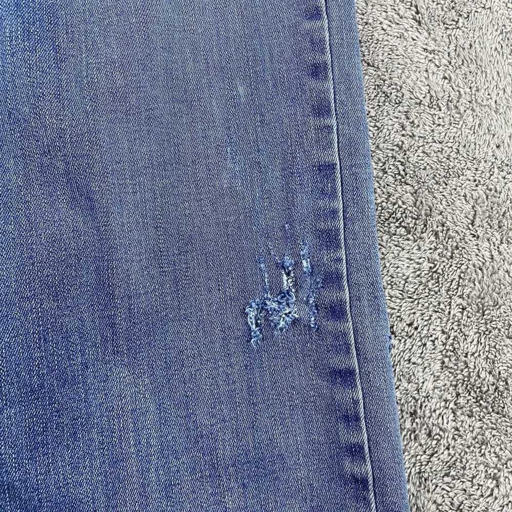 Levis 712 Slim Jeans Womens 32 Blue Medium‎ Wash Mid Rise Distressed